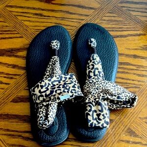 Cheetah print Sanuks